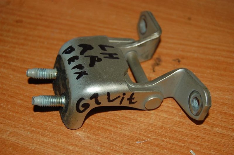 Петля двери верхняя задняя левая SUZUKI GRAND VITARA 05-15 Б/У