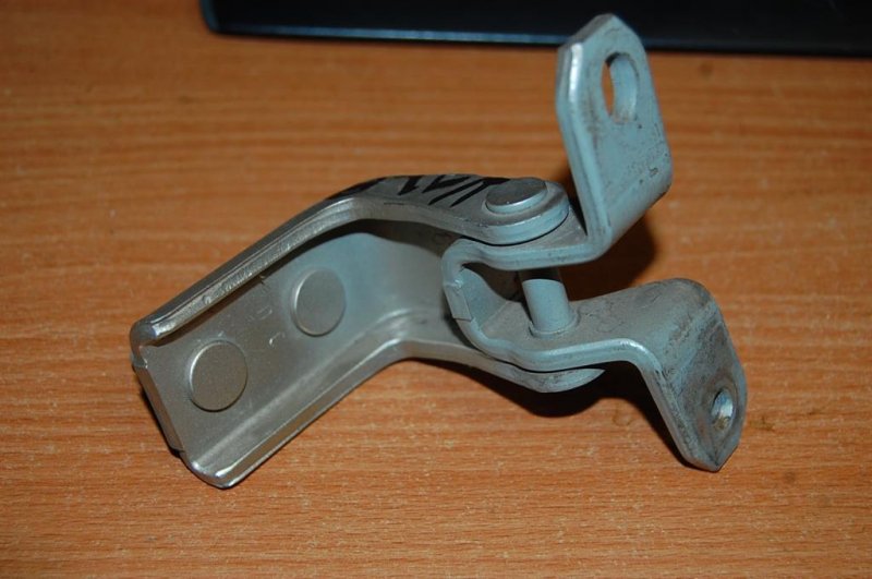 Петля двери нижняя задняя левая GRAND VITARA 05-15