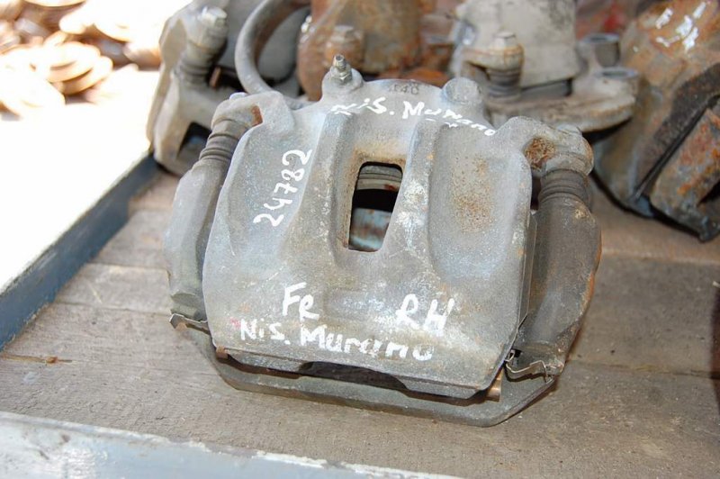 Запчасть суппорт тормозной передний правый NISSAN MURANO Z50 02-07 41001-CA005 Б/У Суппорт тормозной передний правый NISSAN MURANO Z50 02-07 41001-CA005 Б/У