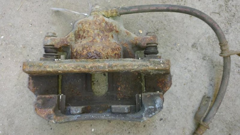 Суппорт тормозной передний правый COROLLA 150 06-13