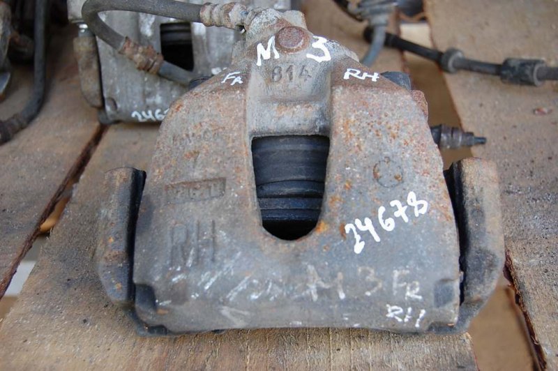Суппорт тормозной передний правый MAZDA 3 BK 03-08 BPYK-33-61XA Б/У