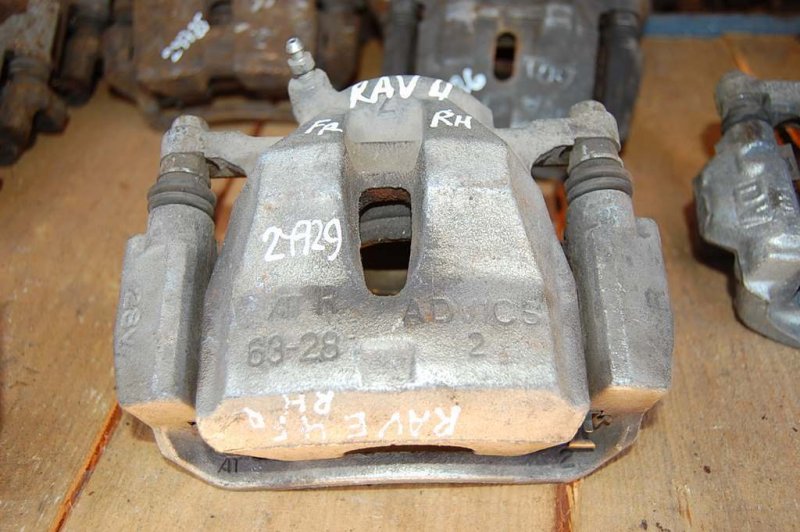 Запчасть суппорт тормозной передний правый TOYOTA RAV4 05-12 47730-42090 Б/У Суппорт тормозной передний правый TOYOTA RAV4 05-12 47730-42090 Б/У