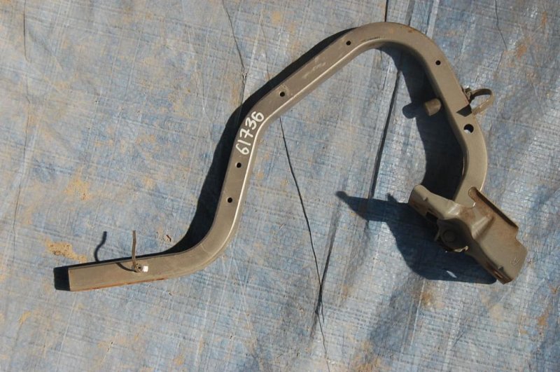 Петля крышки багажника правая NISSAN MAXIMA A33 99-02 Б/У