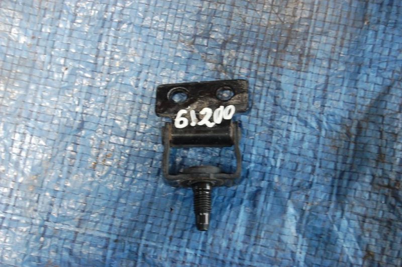 Петля крышки багажника правая MAZDA 5 CR 05-10 C235-62-210B Б/У