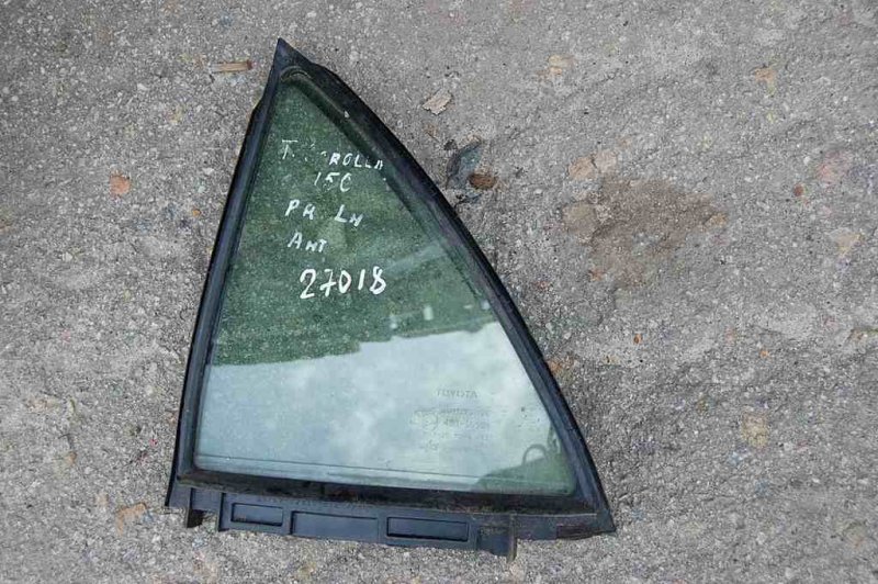 Стекло двери глухое заднее левое TOYOTA COROLLA 150 06-13 Б/У