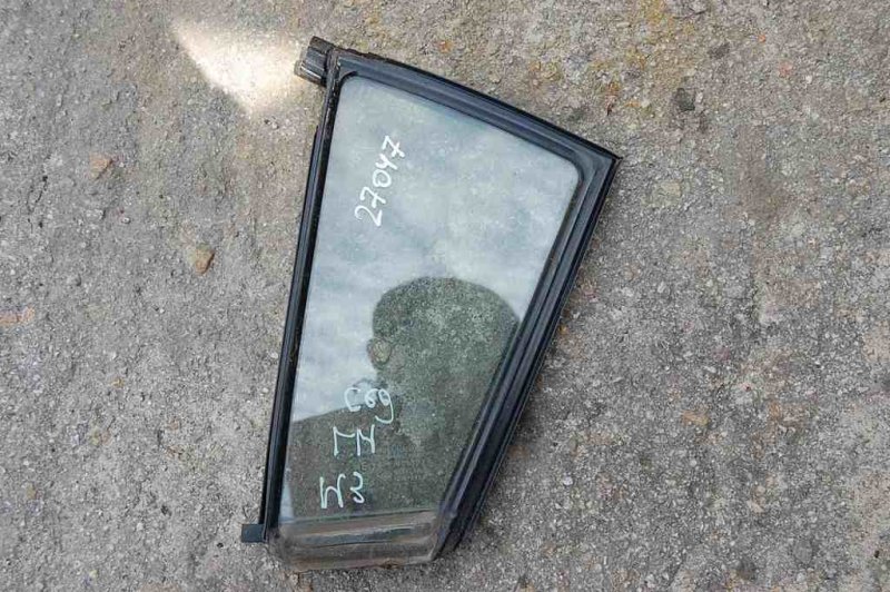 Стекло двери глухое заднее левое MAZDA 3 BK 03-08 BN8V-73-661A Б/У