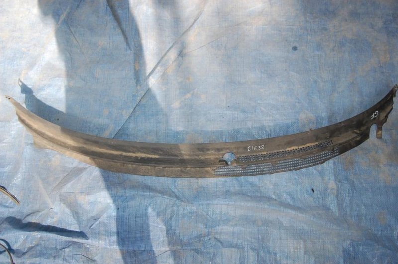 Запчасть пластик под лобовое стекло / жабо MAZDA 626 GF 97-02 Б/У Пластик под лобовое стекло / Жабо MAZDA 626 GF 97-02 Б/У