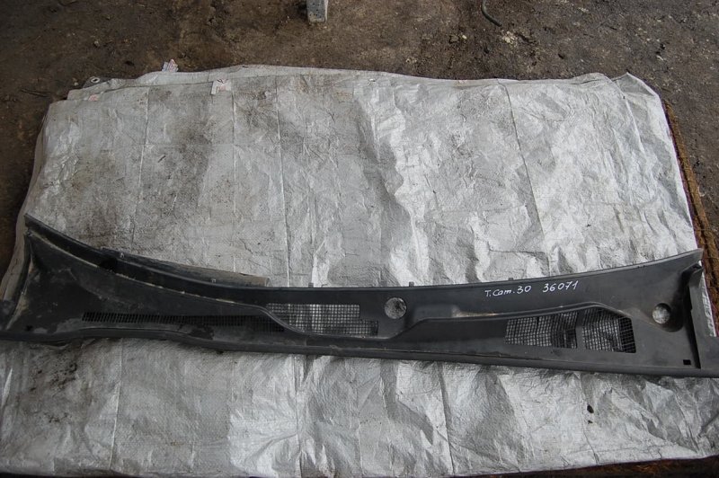 Пластик под лобовое стекло / Жабо TOYOTA CAMRY 30 02-06 Б/У