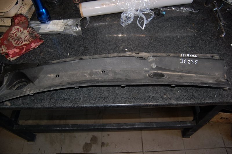 Пластик под лобовое стекло / Жабо левый SUBARU TRIBECA B10 07-13 91411XA01B Б/У