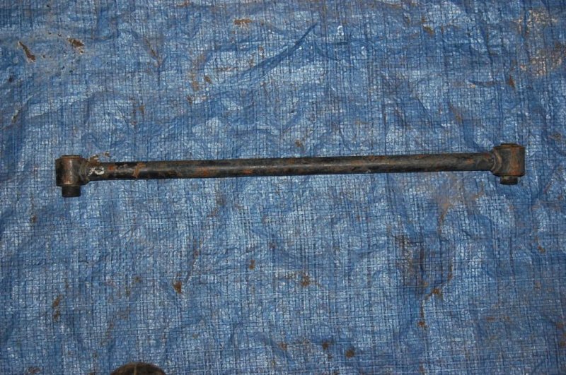 Рычаг задней подвески поперечный верхний задний правый 626 GF 97-02 Рычаг задней подвески поперечный верхний задний правый 626 GF 97-02