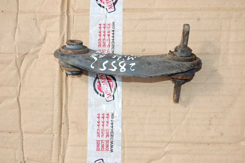 Рычаг задней подвески поперечный верхний задний правый MITSUBISHI CARISMA 95-04 Б/У