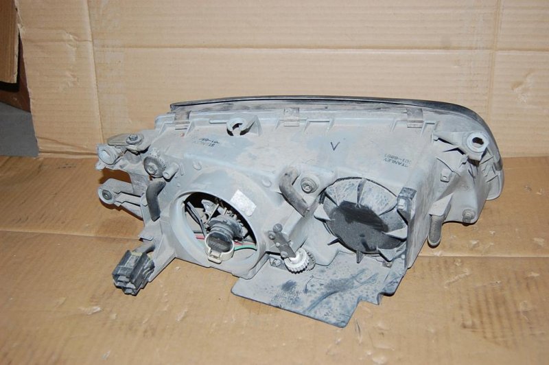 Фара передняя левая XEDOS 9 X9 (TA) 93-02