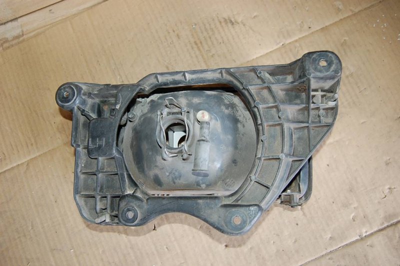 Фара передняя левая PASSPORT 93-02