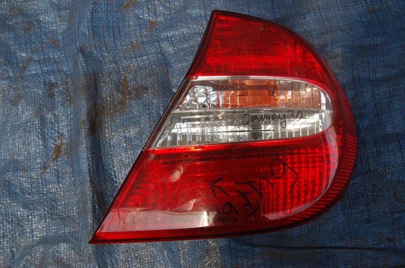 Фонарь наружный задний правый TOYOTA CAMRY 30 02-06 81551-33270 Б/У