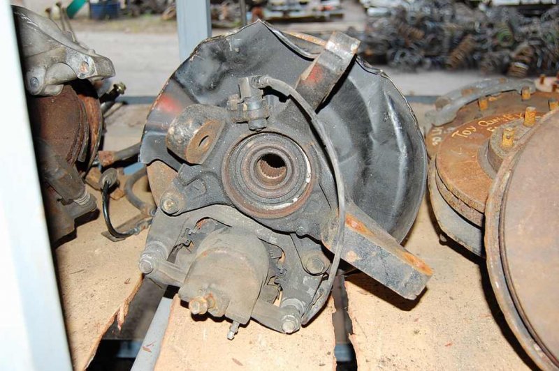 Запчасть кулак поворотный передний левый TOYOTA CAMRY 30 02-06 43212-39035 Б/У Кулак поворотный передний левый TOYOTA CAMRY 30 02-06 43212-39035 Б/У