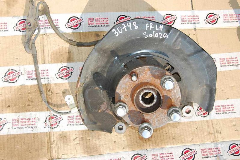 Кулак поворотный передний левый SOLARA 03-09