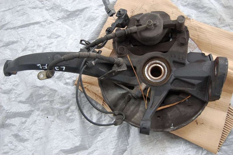 Кулак поворотный передний левый MAZDA 6 GG 02-07 GR8C-33-03X Б/У