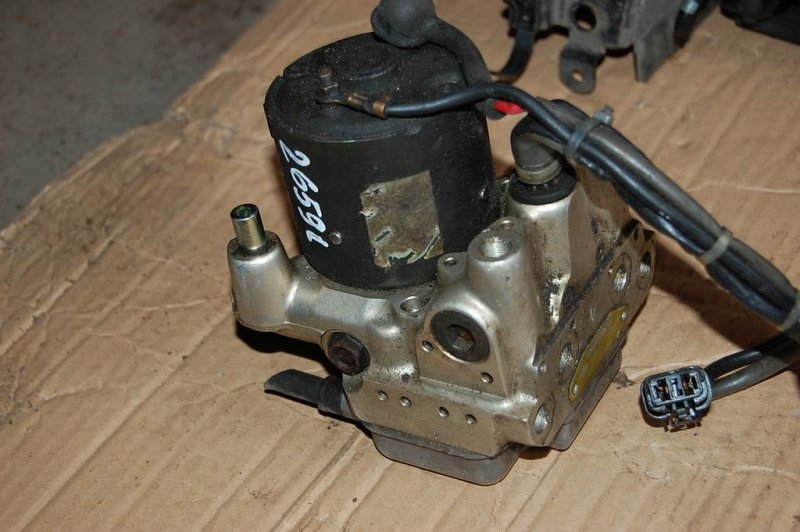 Блок ABS SUNNY 96-00