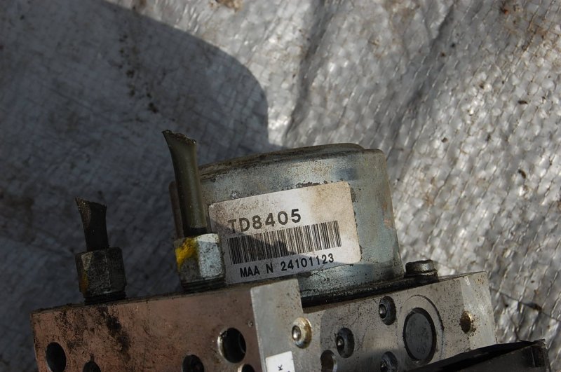 Блок ABS NISSAN LEAF 10-17