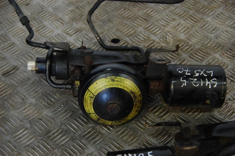 Компрессор пневмоподвески LX570 07-15