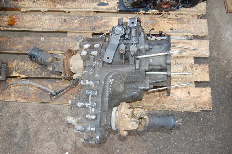 Запчасть раздаточная коробка MAZDA E2200 E-SERIES 86-04 Б/У Раздаточная коробка MAZDA E2200 E-SERIES 86-04 Б/У