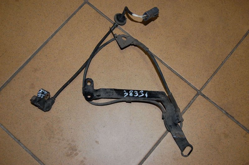 Датчик ABS передний правый MAZDA 323 BJ 98-2003 B25D-43-70XG Б/У