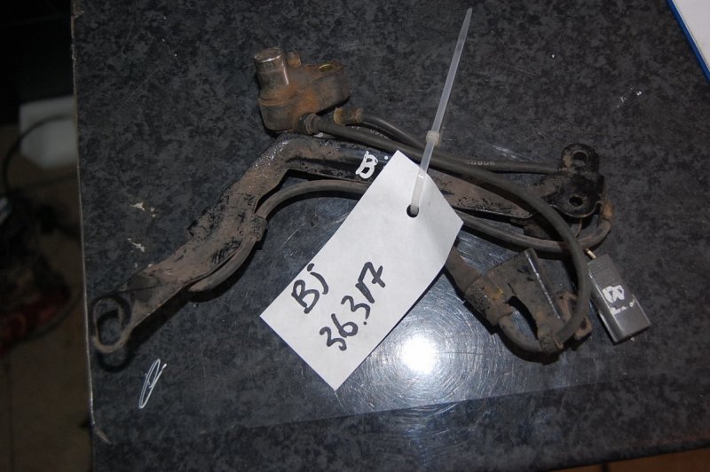 Датчик ABS передний MAZDA 323 BJ 98-2003 B25D-43-70XG Б/У