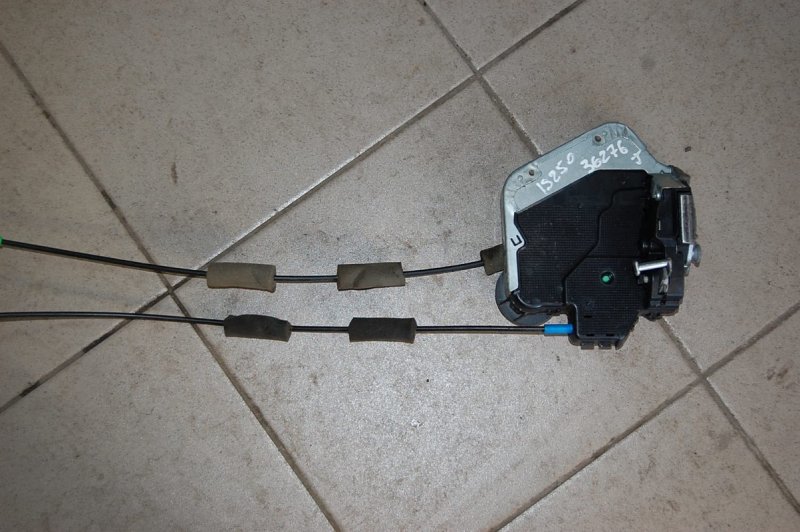 Замок двери задний левый LEXUS IS250/350 05-13 6906053051 Б/У