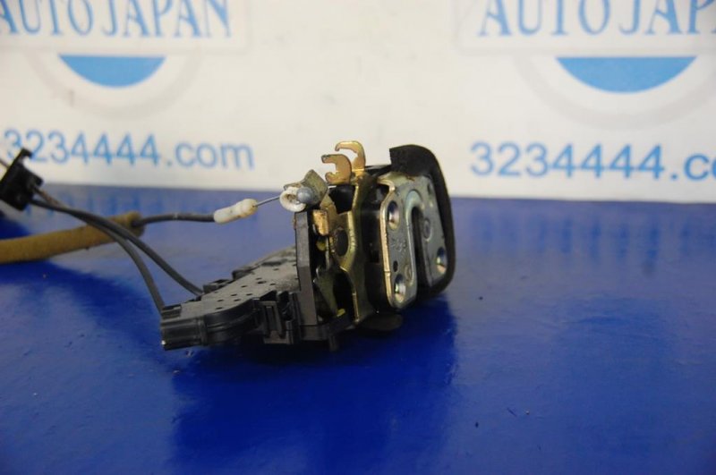 Замок двери задний левый M35/M45 04-10 Замок двери задний левый M35/M45 04-10