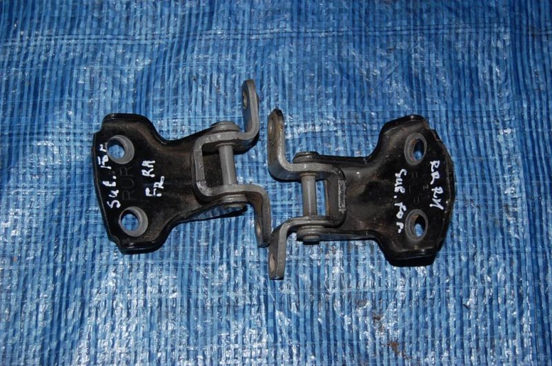 Петля двери FORESTER SG 02-07