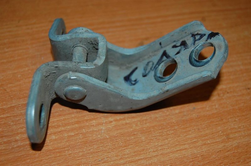 Петля двери верхняя передняя правая SOLARA 03-09