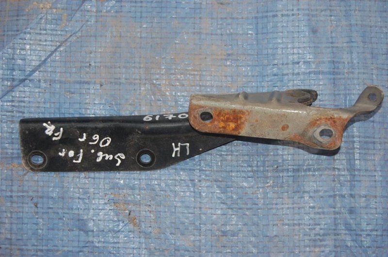 Петля капота левая SUBARU FORESTER SG 02-07 Б/У