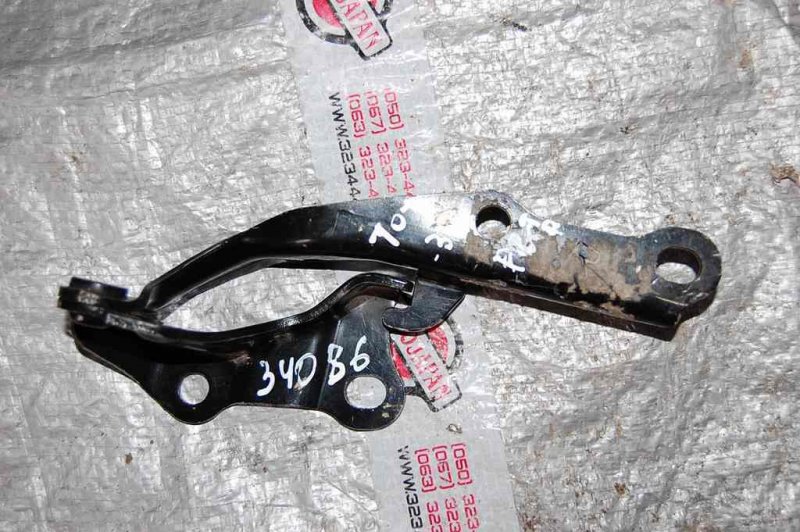 Петля капота левая CAMRY 30 02-06