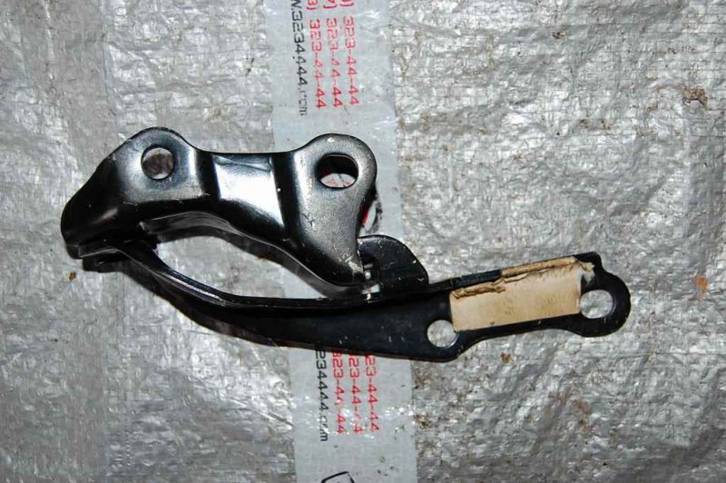 Петля капота левая CAMRY 30 02-06