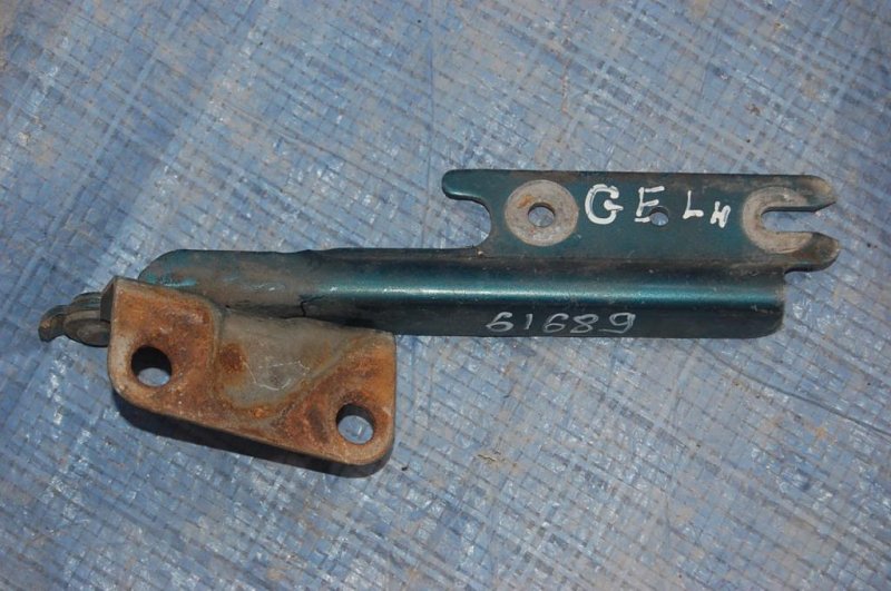 Петля капота левая MAZDA 626 GE 91-97 Б/У