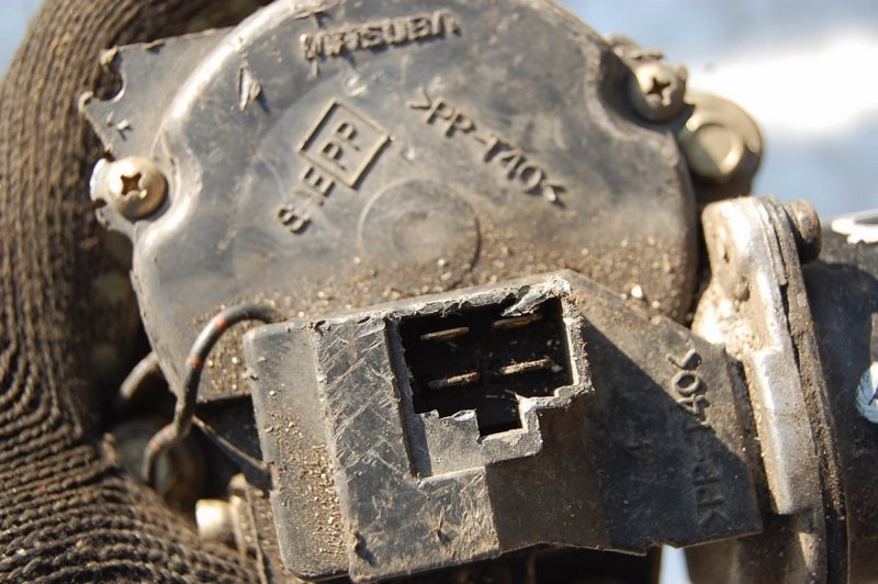 Моторчик стеклоочистителя передний SUBARU FORESTER SF 97-02