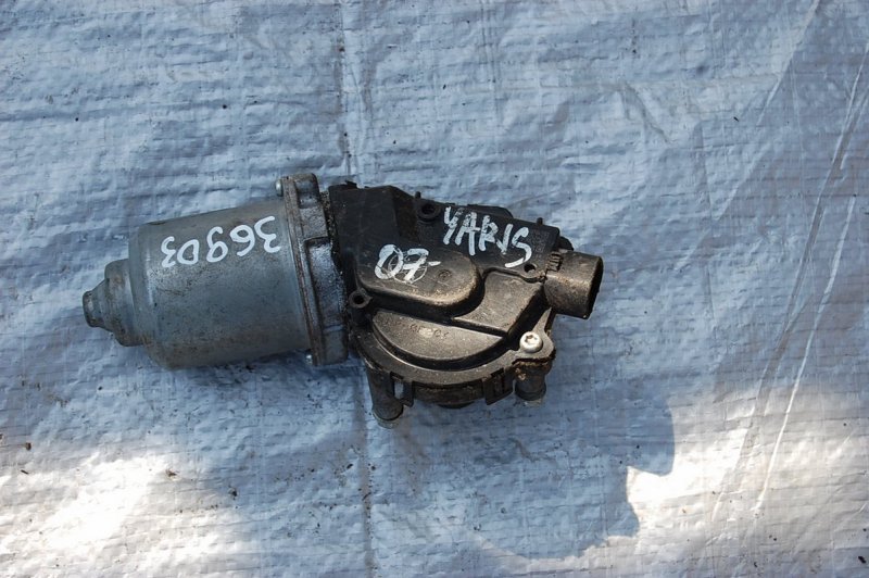 Моторчик стеклоочистителя передний YARIS 00-05