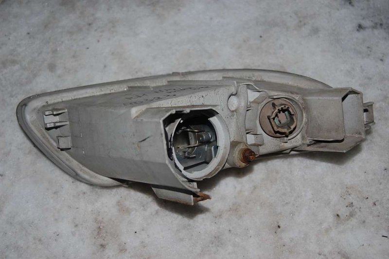 Противотуманная фара правая NISSAN MAXIMA A33 99-02