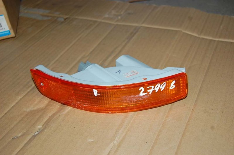 Повторитель поворота в бампер передний правый TOYOTA COROLLA E110 95-00 212-1661R-AE новая
