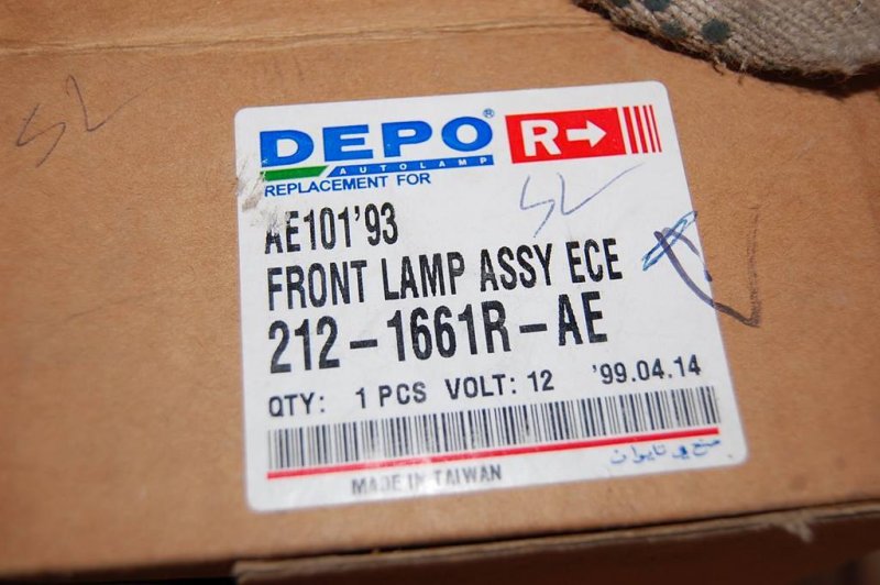 Повторитель поворота в бампер передний правый TOYOTA COROLLA E110 95-00