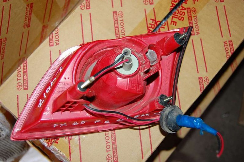 Фонарь внутренний задний левый FX S50 03-08 Фонарь внутренний задний левый FX S50 03-08