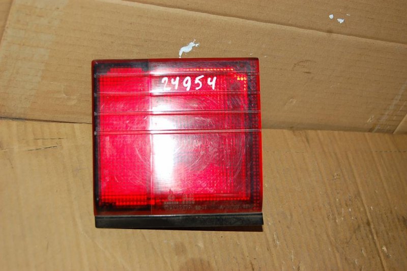 Фонарь внутренний задний левый TOYOTA CAMRY 21 86-91 Б/У