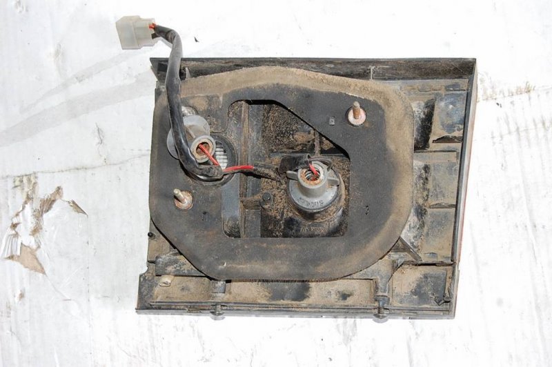 Фонарь внутренний задний левый 929 HC 86-91 Фонарь внутренний задний левый 929 HC 86-91