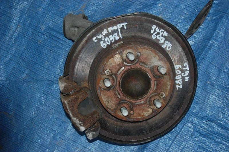 Цапфа задняя левая CIVIC 4D 06-11 FD