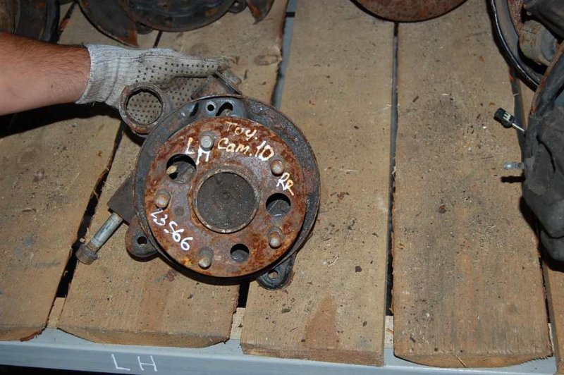 Запчасть ступица задняя левая TOYOTA CAMRY 10 92-96 42410-06010 Б/У Ступица задняя левая TOYOTA CAMRY 10 92-96 42410-06010 Б/У