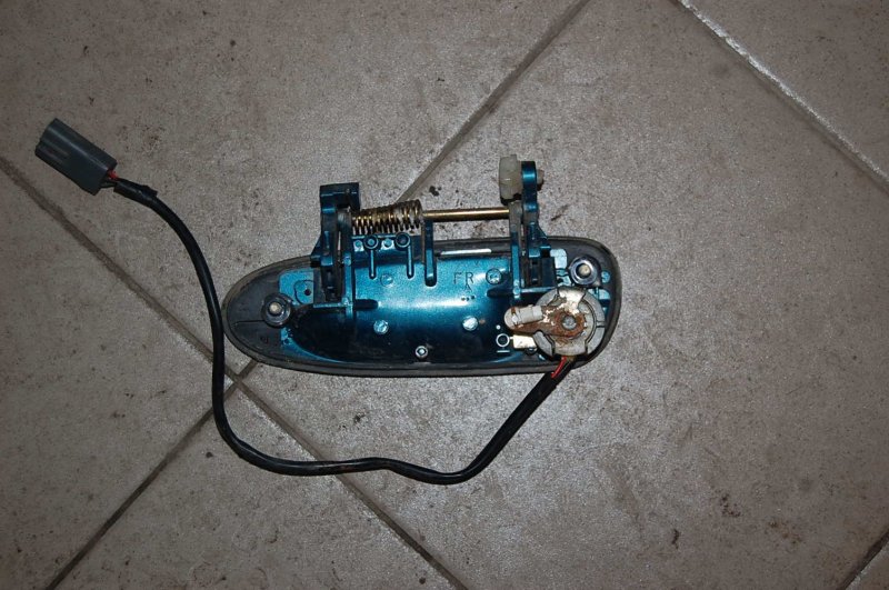 Ручка двери наружная передняя правая 626 GE 91-97