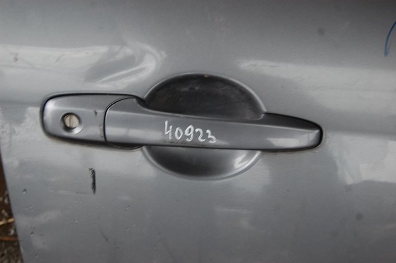 Запчасть ручка двери наружная передняя правая MAZDA 6 GG 02-07 GJ6E-58-410H88 Б/У Ручка двери наружная передняя правая MAZDA 6 GG 02-07 GJ6E-58-410H88 Б/У