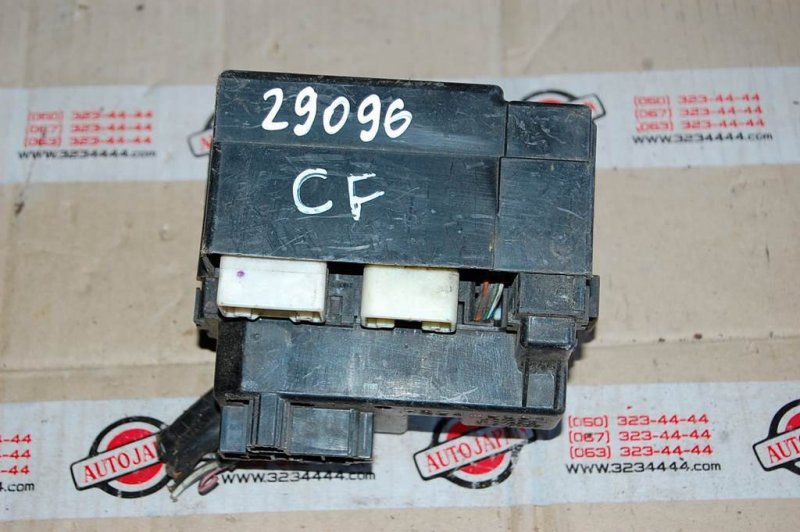 Блок предохранителей моторный отсек 626 GF 97-02 Блок предохранителей моторный отсек 626 GF 97-02