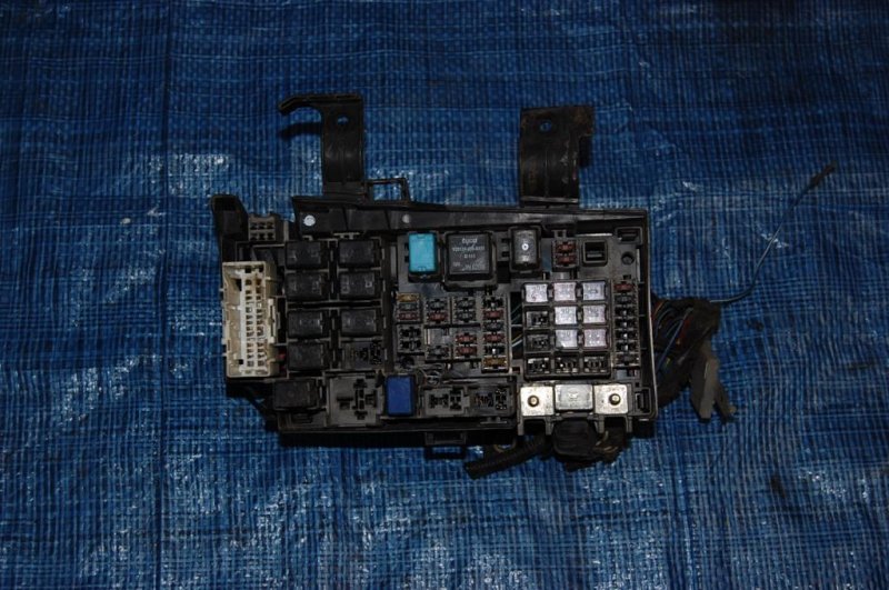 Запчасть блок предохранителей моторный отсек MAZDA 6 GG 02-07 GR6A-66-760 Б/У Блок предохранителей моторный отсек MAZDA 6 GG 02-07 GR6A-66-760 Б/У