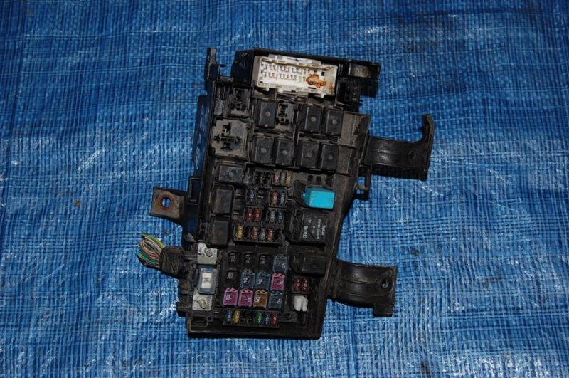 Блок предохранителей моторный отсек MAZDA 6 GG 02-07 GR6A-66-760 Б/У